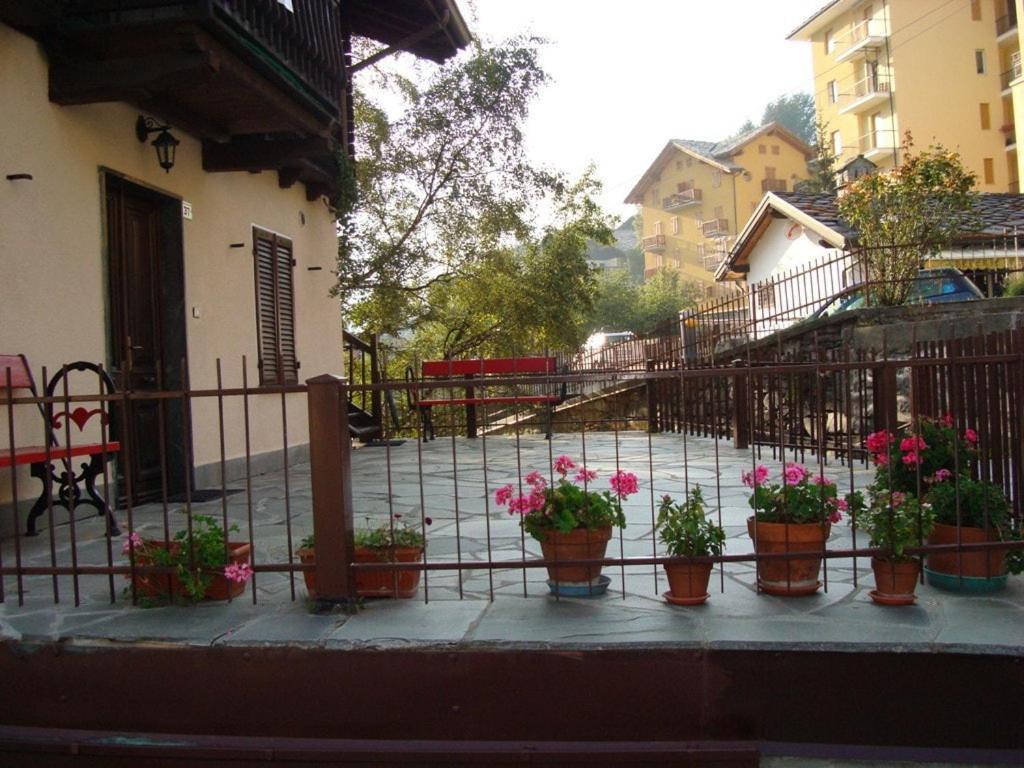 Delizioso Appartamento Quadrilocale Con Terrazzo E Balcone, Piano Terra Brusson Exterior photo